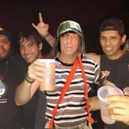 En las redes hacen chistes del Chavo metalero.