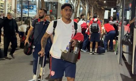 El plantel de Unión ya está en Mendoza para enfrentar a River. El plantel de Unión ya está en Mendoza para enfrentar a River.