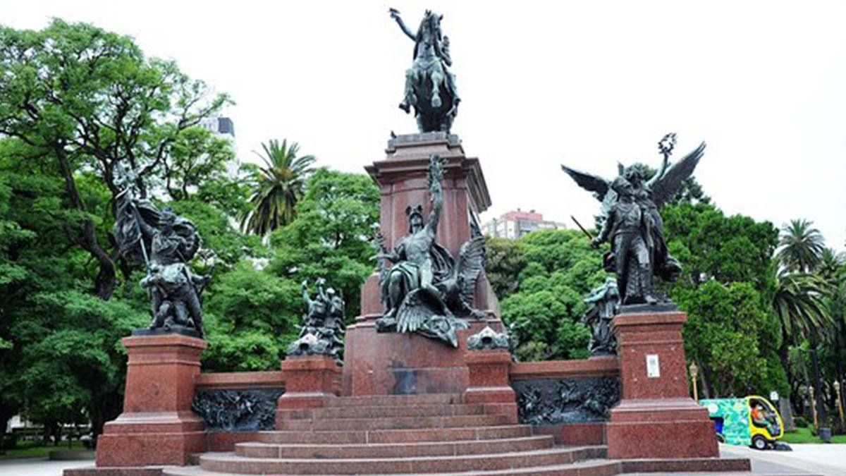 A las 10.30 del lunes ambos mandatarios colocar&aacute;n una ofrenda floral en el monumento al Libertador General D. Jos&eacute; de San Mart&iacute;n.
