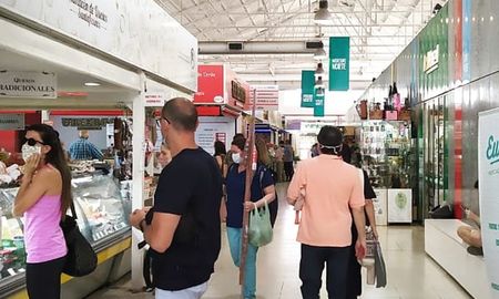 Desde el Ente Autárquico del Mercado Norte explicaron que, para intentar resolver la situación, al menos hasta el final de la temporada de verano, se adquirirán cuatro splits que permitirán refrigerar el galpón. Desde el Ente Autárquico del Mercado Norte explicaron que, para intentar resolver la situación, al menos hasta el final de la temporada de verano, se adquirirán cuatro splits que permitirán refrigerar el galpón.
