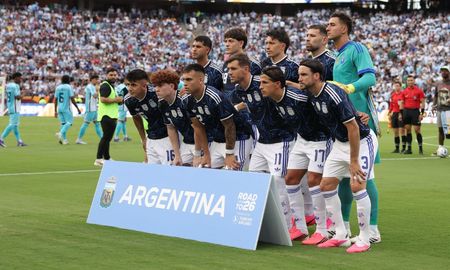 El conjunto argentino asumió el protagonismo desde el inicio y generó las primeras situaciones de peligro. El conjunto argentino asumió el protagonismo desde el inicio y generó las primeras situaciones de peligro.