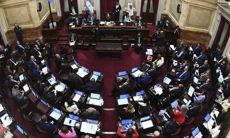 El Senado de la Nación aprobó este jueves por la noche, por amplia mayoría, y convirtió en ley, el proyecto de VIH, Hepatitis Virales, Tuberculosis e Infecciones de Transmisión Sexual. El Senado de la Nación aprobó este jueves por la noche, por amplia mayoría, y convirtió en ley, el proyecto de VIH, Hepatitis Virales, Tuberculosis e Infecciones de Transmisión Sexual.