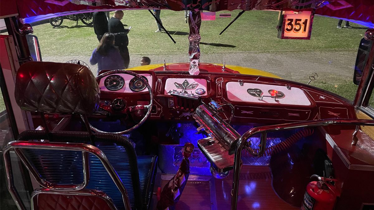 Santa Fe revive la historia en ruedas, con colectivos y autos que enamoran a grandes y chicos. Santa Fe revive la historia en ruedas, con colectivos y autos que enamoran a grandes y chicos.