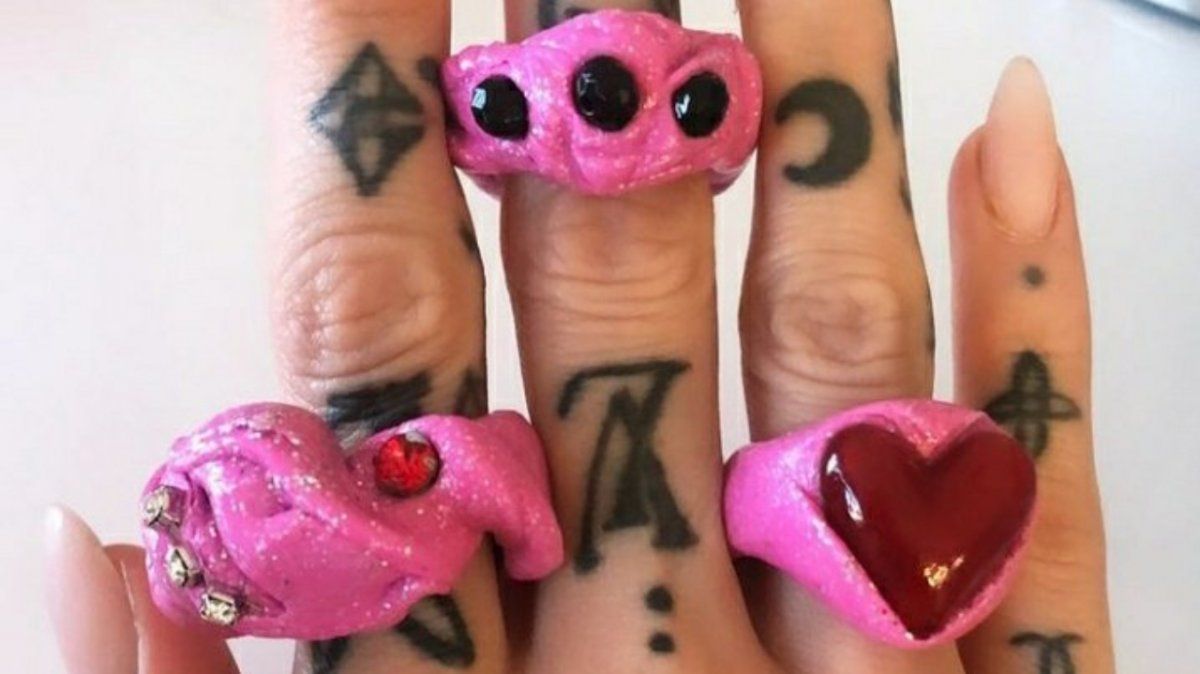 Cande Tinelli presentó sus anillos pero la gente la criticó muy duramente.