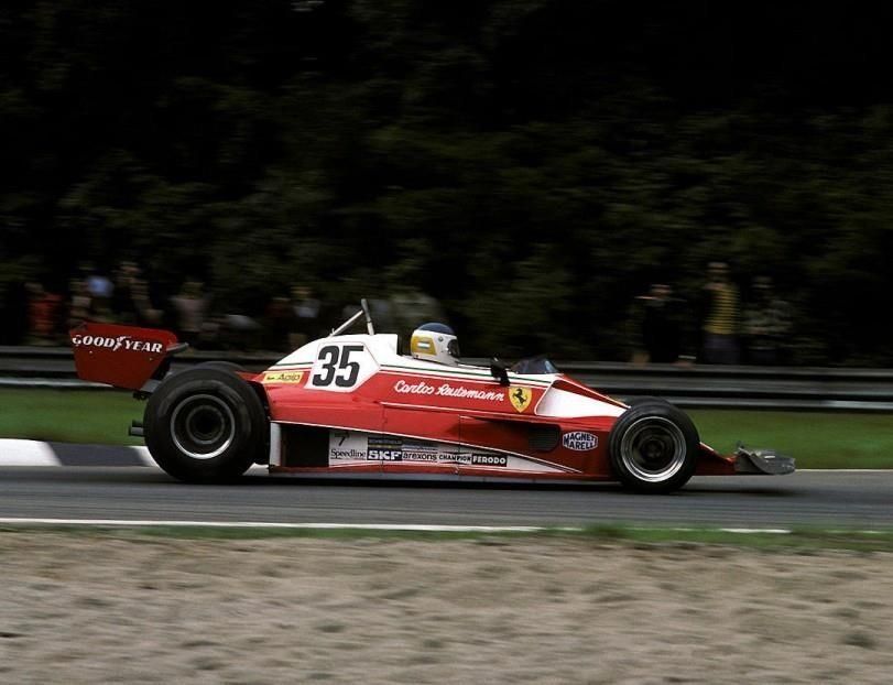 Tras desvincularse del equipo Brabham, el santafesino debutó en la legendaria Scuderia Ferrari el domingo 12 de septiembre de 1976, en el GP de Italia, en el veloz circuito de Monza, y finalizó 7º con una 312T2.