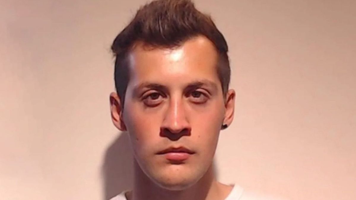 La orden de internación se basó en el peritaje de una psiquiatra legista que consideró que el detenido refiere padecer "alucinaciones auditivas" y "visuales", de las cuales "se defiende rezando, respirando y bailando".