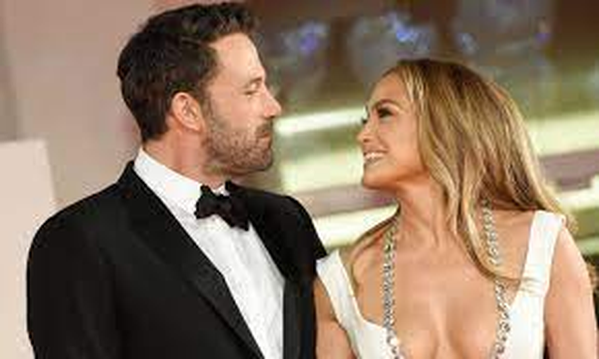 Ben Affleck y Jennifer López se muestran más enamorados que nunca. 