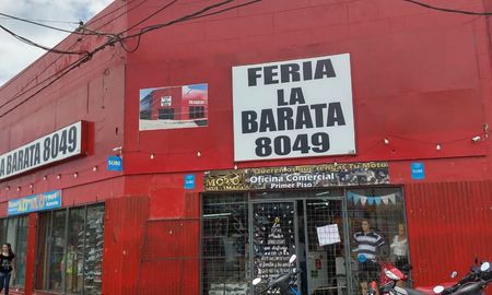 robaron una cuantiosa suma de dinero y mercaderia en la feria la barata robaron una cuantiosa suma de dinero y mercaderia en la feria la barata