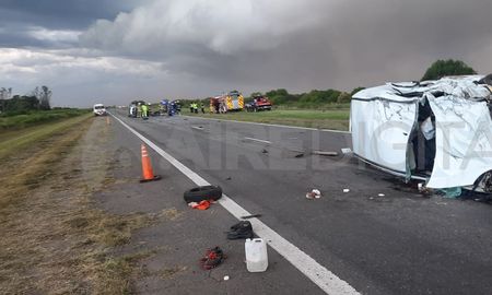 Un accidente vial que involucró a dos vehículos en el kilómetro 73 de la autopista Rosario- Santa Fe, dejó como saldo a una persona fallecida y tres heridas. Un accidente vial que involucró a dos vehículos en el kilómetro 73 de la autopista Rosario- Santa Fe, dejó como saldo a una persona fallecida y tres heridas.