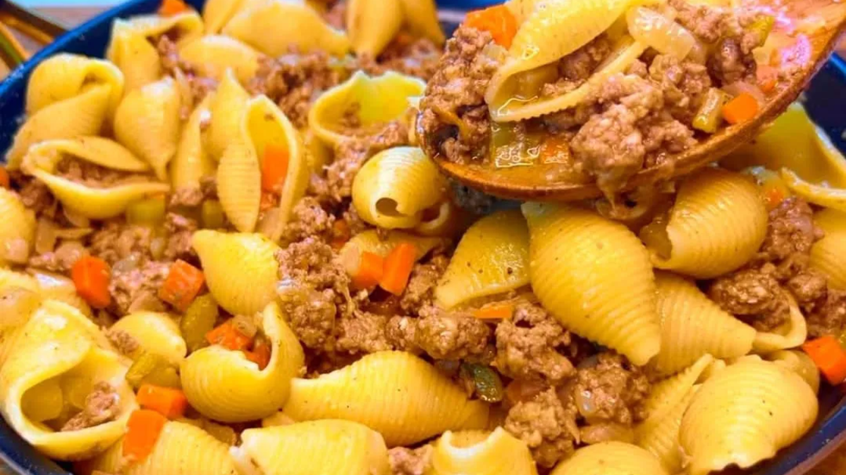 Receta de guiso de fideos con carne.