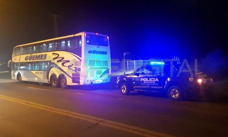 El chofer de un colectivo fue detenido sobre la ruta Nacional N° 11 por alcoholemia positiva. El chofer de un colectivo fue detenido sobre la ruta Nacional N° 11 por alcoholemia positiva.