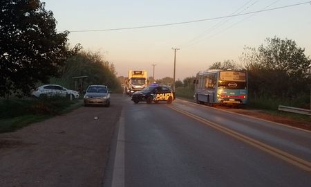 Una ciclista murió tras ser embestida por un colectivo en Ybarlucea, localidad a 12 kilómetros de Rosario. Una ciclista murió tras ser embestida por un colectivo en Ybarlucea, localidad a 12 kilómetros de Rosario.