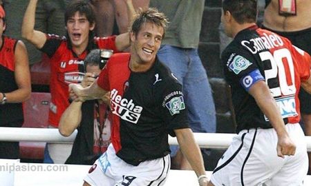 El encuentro entre Lionel Scaloni y un ex Colón que se hizo viral en la previa de Cabo Verde. El encuentro entre Lionel Scaloni y un ex Colón que se hizo viral en la previa de Cabo Verde.