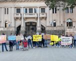 La concentración se desarrolló con carteles frente a tribunales.&nbsp;