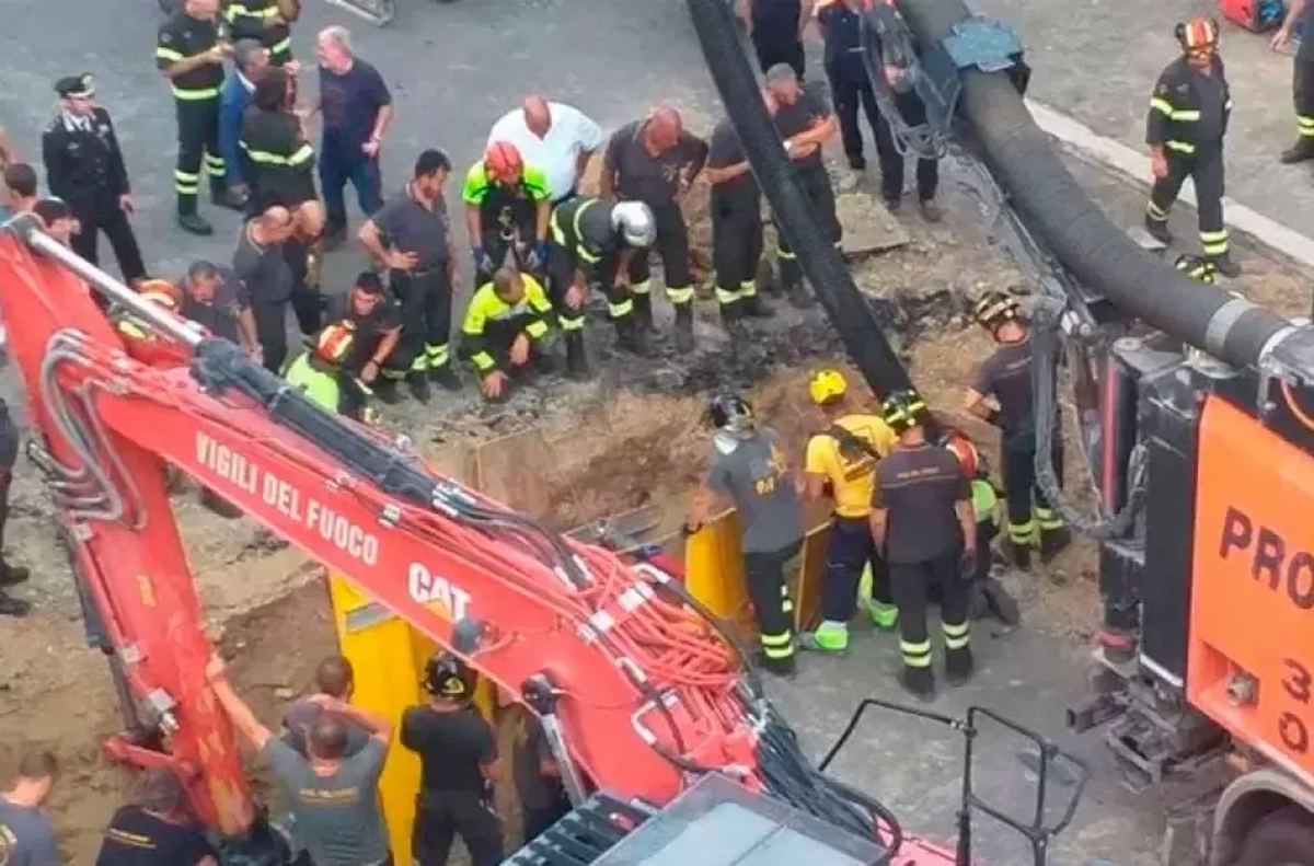 Tardaron ocho horas para poder rescatar al hombre atrapado