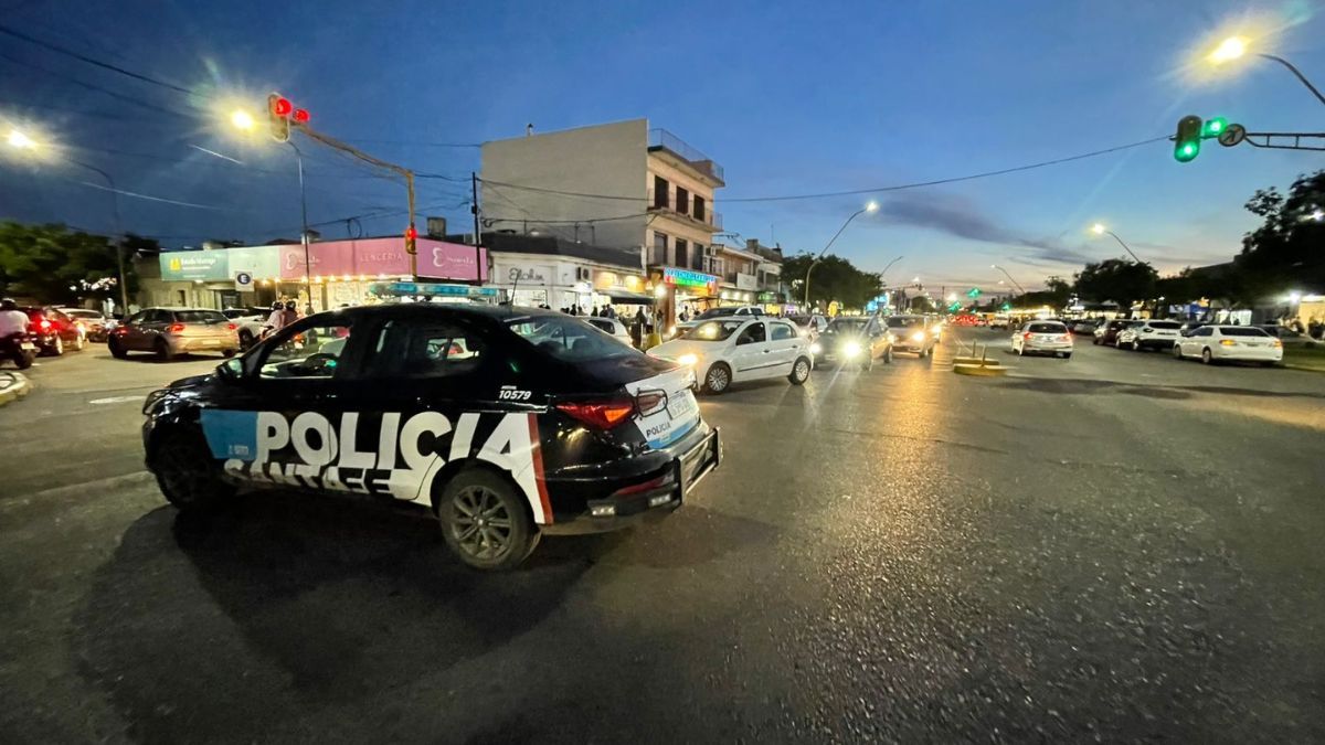 El hecho ocurrió en un horario de muchísima circulación en la zona comercial de la avenida. El hecho ocurrió en un horario de muchísima circulación en la zona comercial de la avenida.