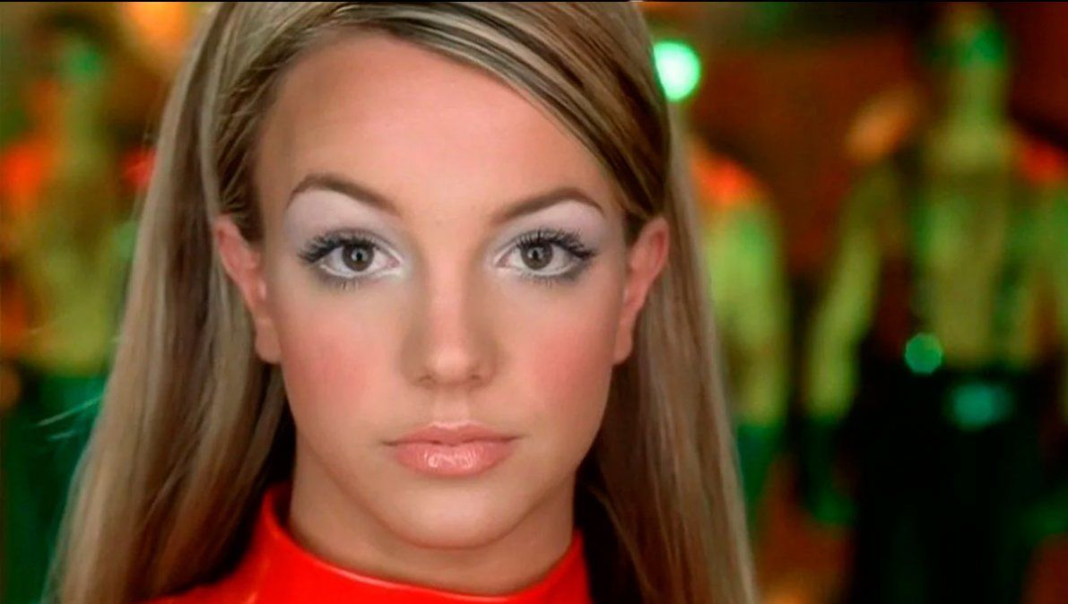Britney Spears en su lanzamiento de 'Oops... I did it again'