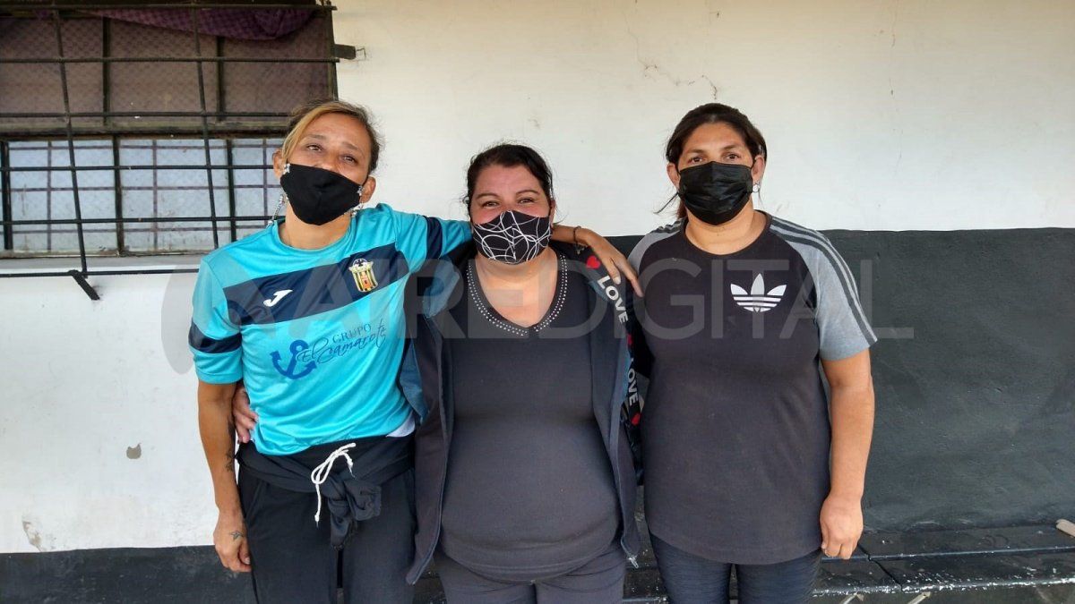 Las vecinas trabajan a diario para mantener las actividades en el club y contener a los chicos del barrio.