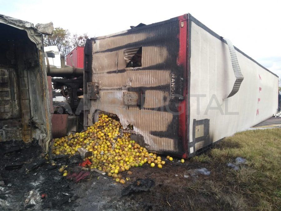El camión -cargado con limones- que volcó provenía de Tucumán con destino a Santa Fe