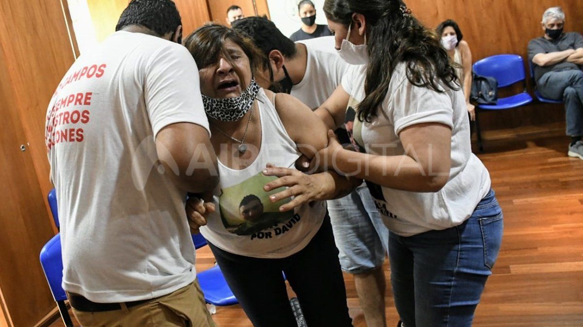 Llantos y emoción. Los familiares de David y Emanuel se conmovieron al escuchar la sentencia.
