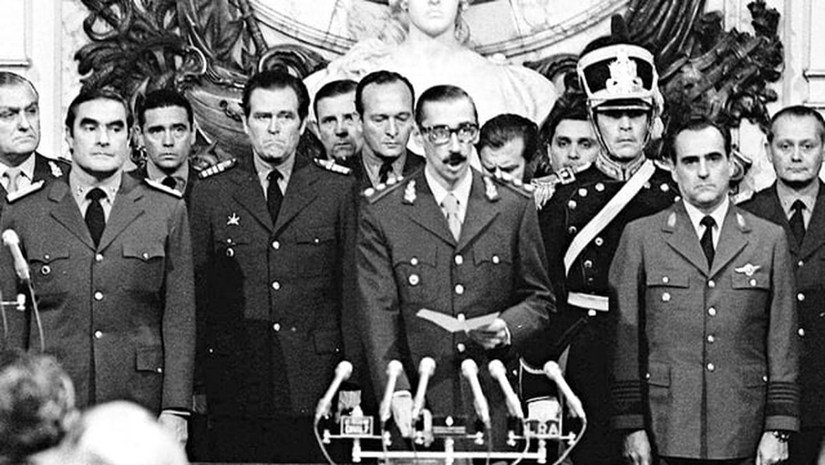 En la madrugada del 24 de marzo de 1976, las fuerzas Armadas derrocaron al gobierno constitucional de María Estela Martínez de Perón