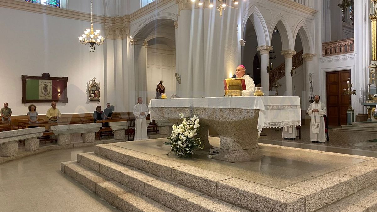 Monseñor Fenoy encabezó la misa celebrada tras el arribo de los restos de Antonia Godoy a la Basílica de Guadalupe.