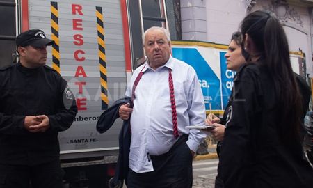 Gutiérrez dio su versión de lo ocurrido a los funcionarios policiales. Se están realizando las pericias mecánicas en el vehículo. Gutiérrez dio su versión de lo ocurrido a los funcionarios policiales. Se están realizando las pericias mecánicas en el vehículo.