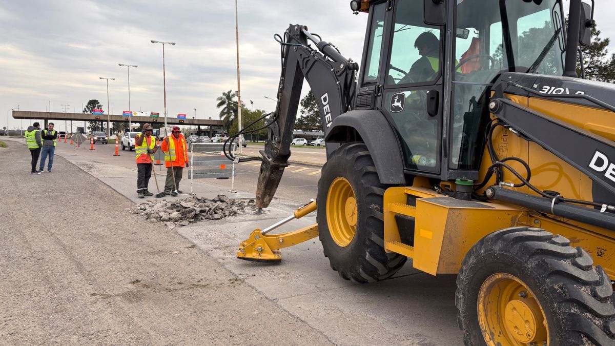 Las obras de bacheo en los accesos al Túnel Subfluvial demandarán inversión cercana a los $434 millones. Las obras de bacheo en los accesos al Túnel Subfluvial demandarán inversión cercana a los $434 millones.