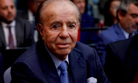 Carlos Menem continúa internado en un sanatorio privado porteño. Carlos Menem continúa internado en un sanatorio privado porteño.