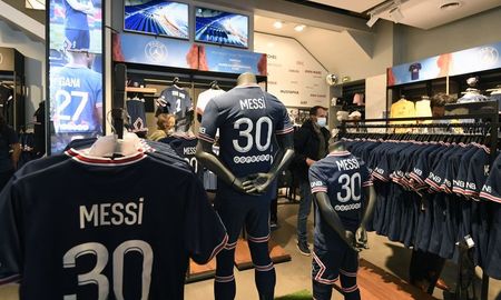 prohibieron la camiseta de psg en las cercanias del estadio de brest prohibieron la camiseta de psg en las cercanias del estadio de brest