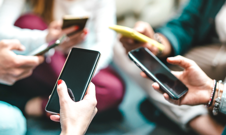 Prohibición de celulares en las escuelas: qué dicen los nuevos estudios sobre su uso en el aula. Prohibición de celulares en las escuelas: qué dicen los nuevos estudios sobre su uso en el aula.