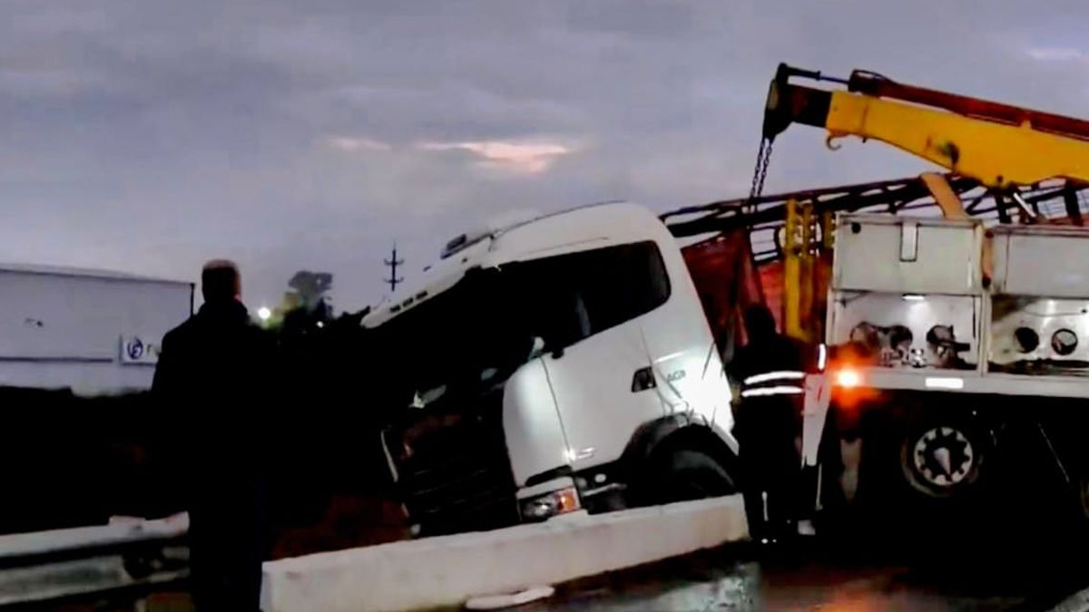 El vuelco se produjo durante la madrugada del miércoles