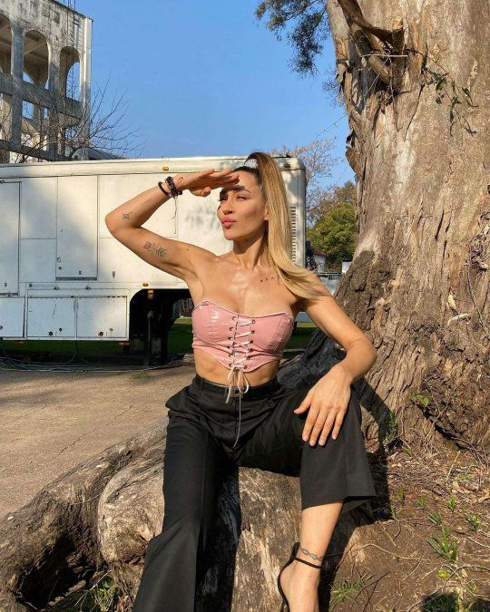 Es fanática de los corset y lo demuestra en sus redes sociales. 