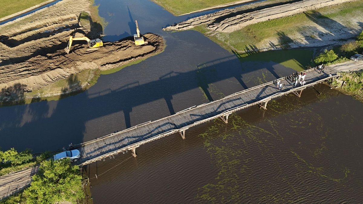 Para asegurar el transporte de hacienda, la Provincia de Santa Fe refuerza el puente El Cántaro en Colonia Teresa. Para asegurar el transporte de hacienda, la Provincia de Santa Fe refuerza el puente El Cántaro en Colonia Teresa.