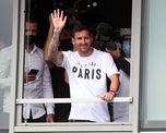 Lionel Messi arribó a París, donde en las próximas horas se convertirá en jugador del PSG.