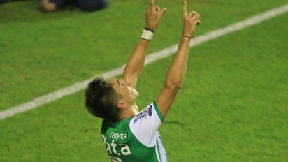 Banfield goleó a San Lorenzo y jugará la final de la Copa Maradona