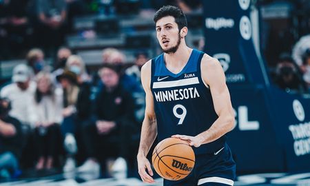 Solo dos puntos anotó el cordobés Leandro Bolmaro en la quinta derrota consecutiva de Minnesota ante Cleveland. Solo dos puntos anotó el cordobés Leandro Bolmaro en la quinta derrota consecutiva de Minnesota ante Cleveland.