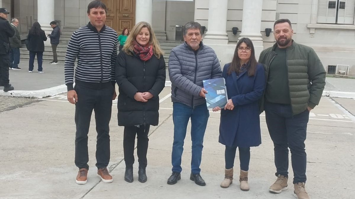 Una delegación de  Festram se acercó a la Legislatura para presentar su propuesta de Reforma Constitucional.