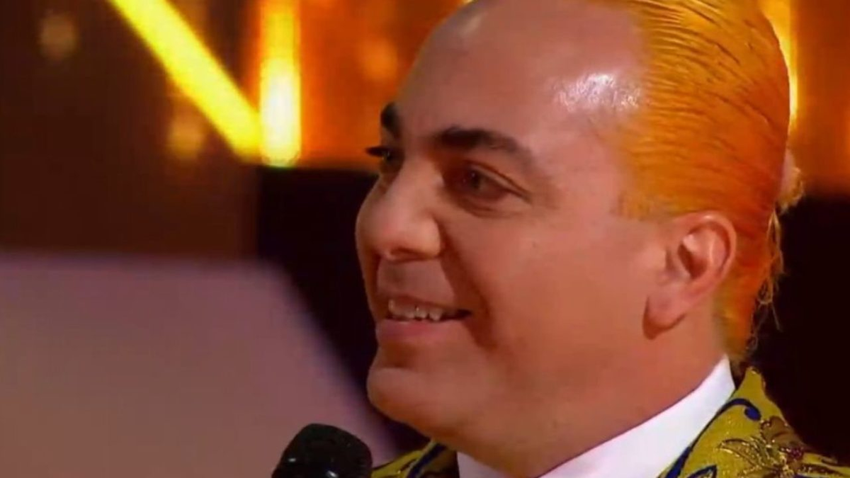 El polémico look de Cristian Castro en Canta Conmigo Ahora