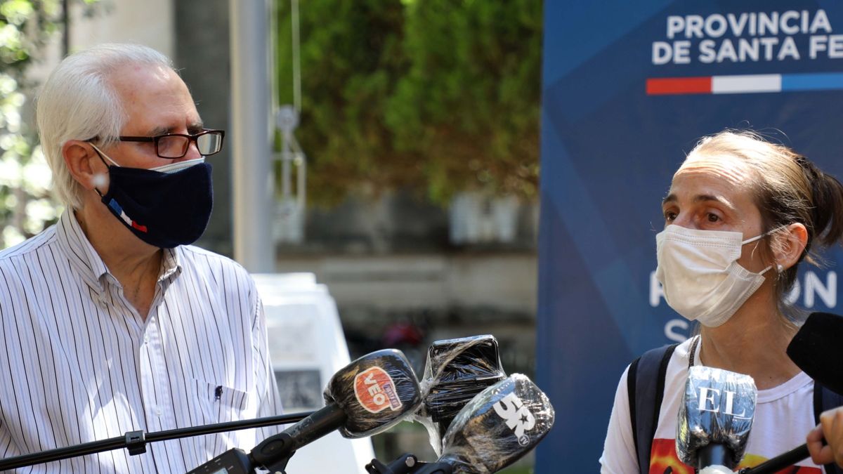 El director de la Región Salud Santa Fe, Rodolfo Rosselli, y la responsable de Vectores de la región salud Santa Fe, Mariana Maglianese.