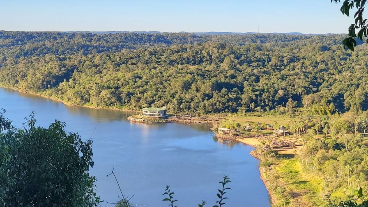 La reserva Osununú y el Parque Teyú Cuaré protegen el monte nativo y regalan vistas únicas del Paraná. La reserva Osununú y el Parque Teyú Cuaré protegen el monte nativo y regalan vistas únicas del Paraná.