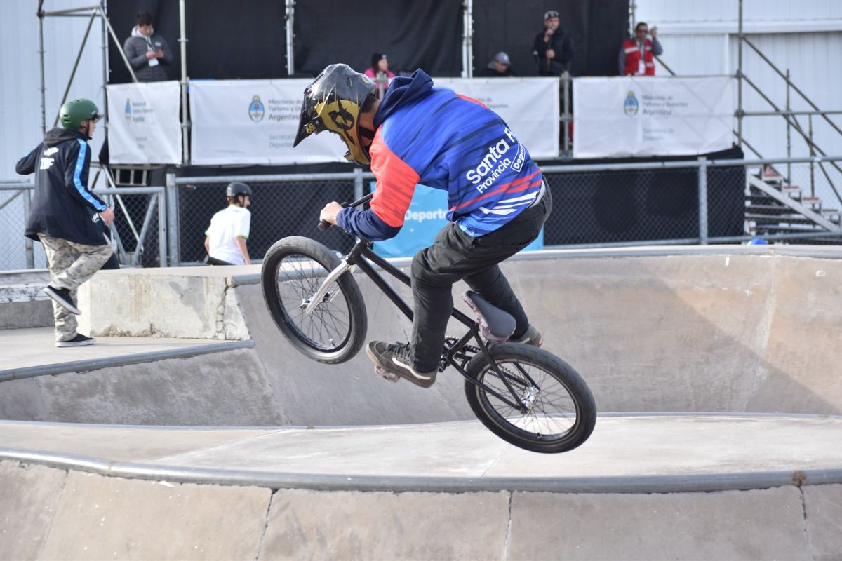 Los Juevos Santafesinos tuvieron finales en Santa Fe, Rosario y se espera una más en Rafaela. Los Juevos Santafesinos tuvieron finales en Santa Fe, Rosario y se espera una más en Rafaela.