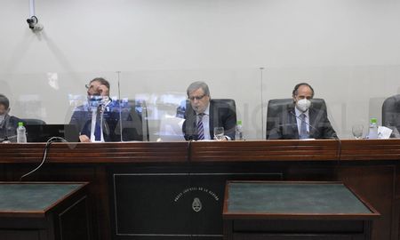 El tribunal conformado por los jueces Guillero Sutter Schneider; José María Escobar Cello; y Luciano Lauría no participará del nuevo proceso contra Rossini. El tribunal conformado por los jueces Guillero Sutter Schneider; José María Escobar Cello; y Luciano Lauría no participará del nuevo proceso contra Rossini.
