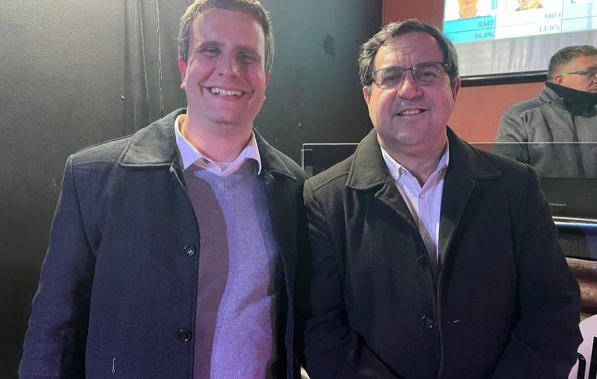 El concejal electo Juan Pablo Suligoy junto al intendente de Reconquista Amadeo Enrique Vallejos.