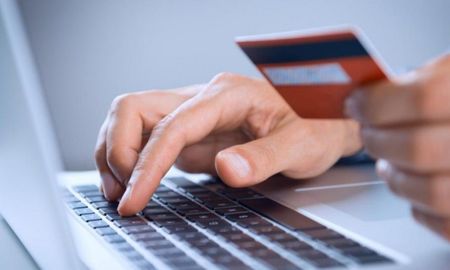 El Banco Central (BCRA) prohibió este jueves a bancos y empresas proveedoras de créditos financiar, en cuotas, la compra de productos o servicios adquiridos en el exterior. El Banco Central (BCRA) prohibió este jueves a bancos y empresas proveedoras de créditos financiar, en cuotas, la compra de productos o servicios adquiridos en el exterior.