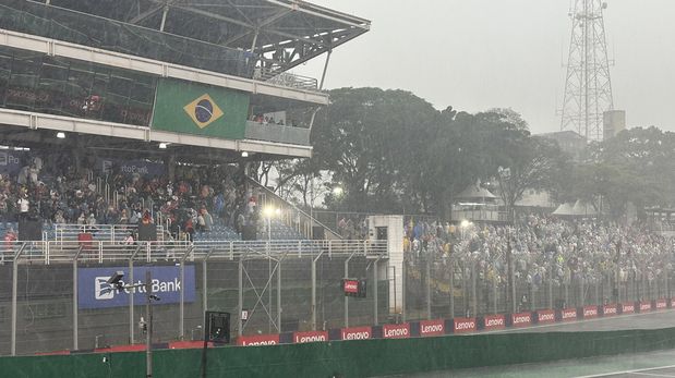 Las fuertes lluvias colmaron de agua el circuito de interlagos en Brasil y se suspendió la clasificación este sábado. ¿Corre riesgo la carrera del domingo?