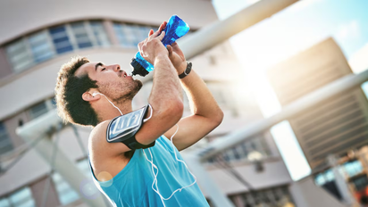 Estas son las bebidas que no se deben ingerir cuando se hace actividad física