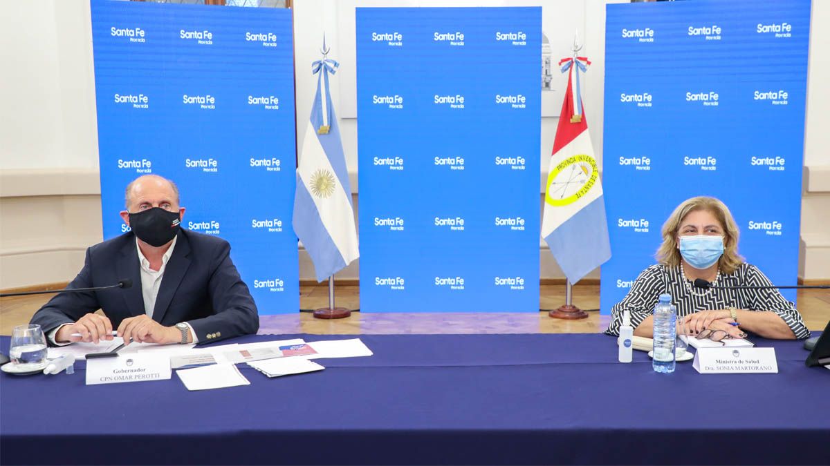 El gobernador Omar Perotti y la ministra de Salud de la provincia, Sonia Martorano, participaron de la reunión virtual con el presidente.
