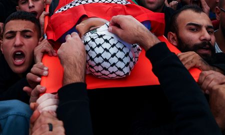 Israel volvió a bombardear este domingo la Franja de Gaza, por tercer día consecutivo luego del fin de la tregua. Israel volvió a bombardear este domingo la Franja de Gaza, por tercer día consecutivo luego del fin de la tregua.