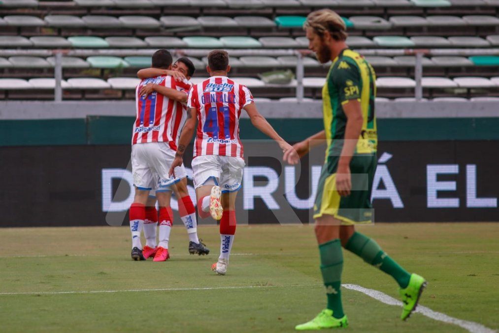 Unión obtuvo una importante victoria en Mar del Plata y continúa con chances.